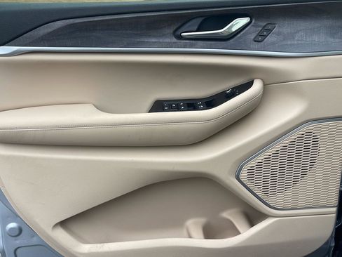 New 2026 Jeep Grand Cherokee Limited RWD image 11