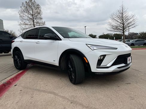 Used 2025 Buick Envista Sport Touring image 4