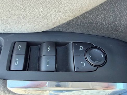 Used 2025 Chevrolet Traverse LT FWD image 24