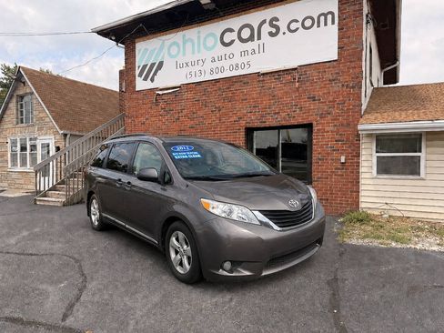 Used 2012 Toyota Sienna LE w/ Towing Pkg FWD image 1