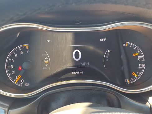 Used 2018 Jeep Grand Cherokee Laredo AWD/4WD image 17