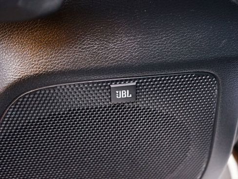 Used 2019 Toyota Tacoma Limited image 14