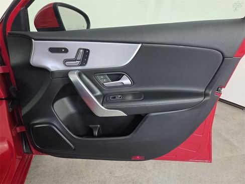 Used 2019 Mercedes-Benz A 220 4MATIC image 32