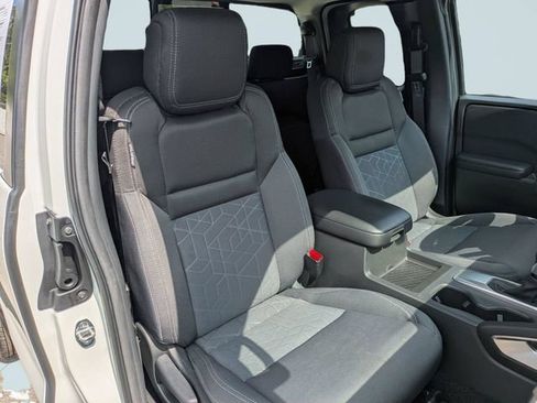 Used 2025 Nissan Frontier SV RWD image 18