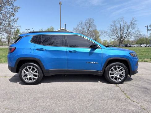 Used 2022 Jeep Compass Latitude AWD/4WD image 30