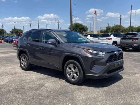 Used 2022 Toyota RAV4 XLE FWD image 3