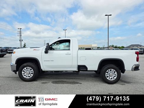 Used 2022 Chevrolet Silverado 2500 LT w/ Convenience Package AWD/4WD image 4