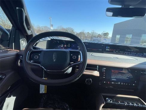 New 2026 Lincoln Navigator Reserve image 6