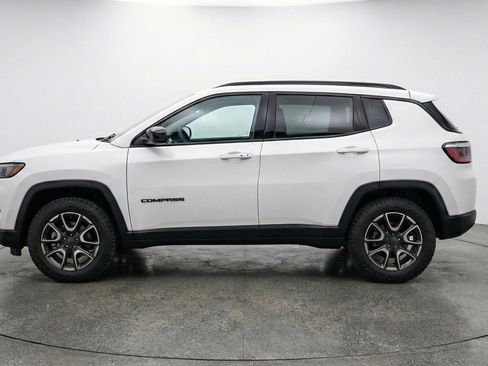 Used 2025 Jeep Compass Trailhawk AWD/4WD image 5