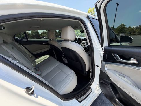Used 2020 Genesis G70 2.0T RWD image 14