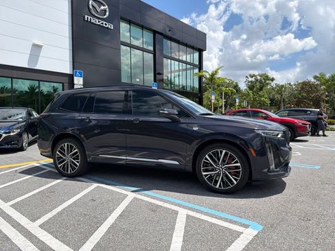 Used 2024 Cadillac XT6 Sport w/ Platinum Package AWD/4WD image 4