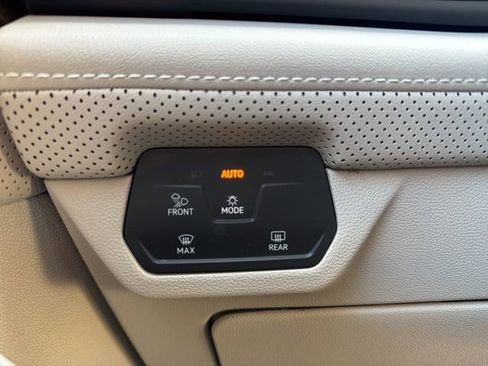 Used 2024 Volkswagen Atlas SE image 31