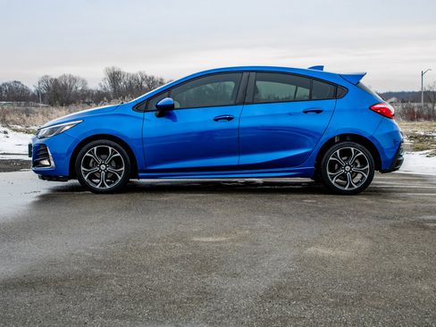 Used 2019 Chevrolet Cruze LT w/ Convenience Package image 4