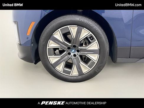 Used 2024 BMW iX xDrive50 w/ Premium Package AWD/4WD image 9