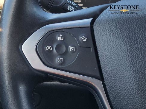 Used 2023 Chevrolet Traverse LT image 28