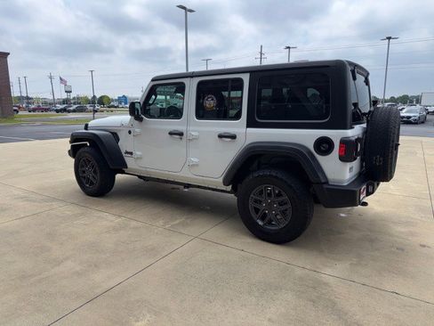 Used 2025 Jeep Wrangler Unlimited Sport AWD/4WD image 7