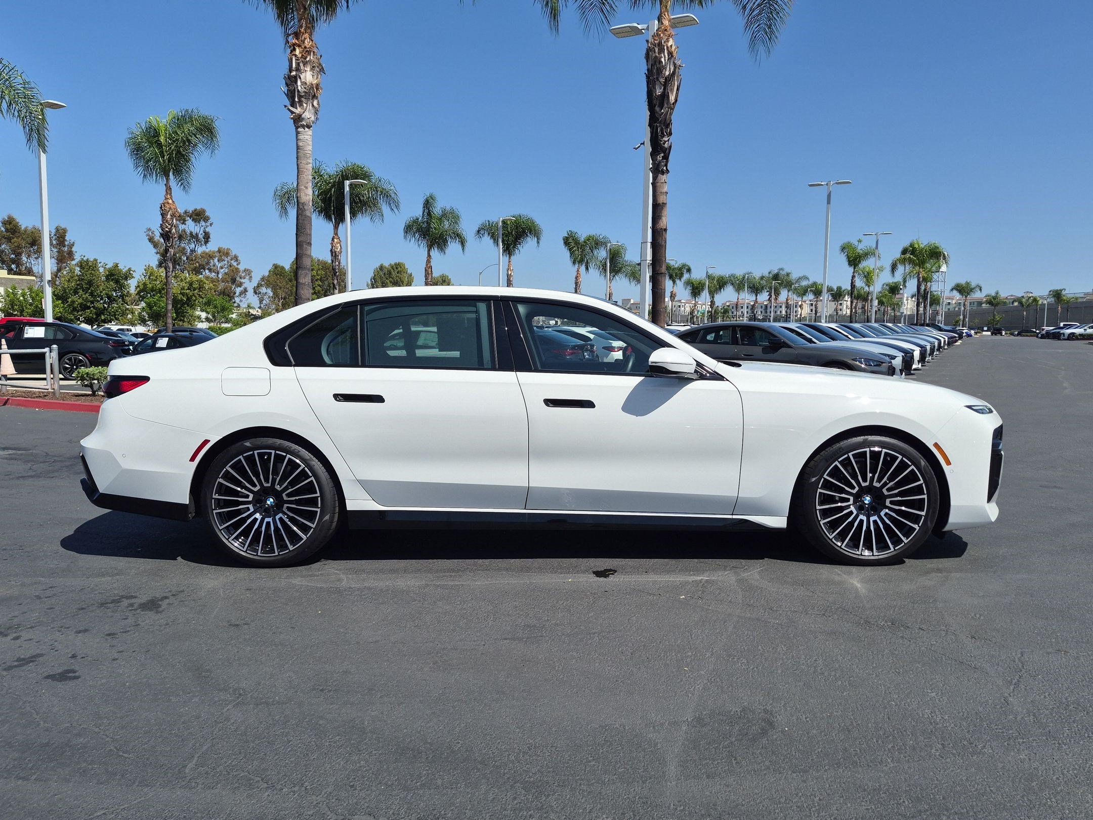 Used 2025 BMW 760i xDrive AWD/4WD image 11