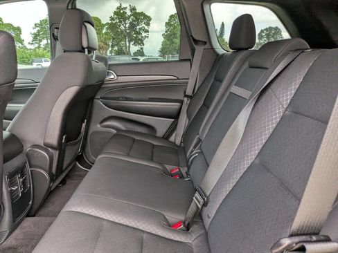 Used 2018 Jeep Grand Cherokee Laredo RWD image 19