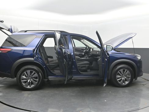 Used 2025 Nissan Pathfinder SV AWD/4WD image 43