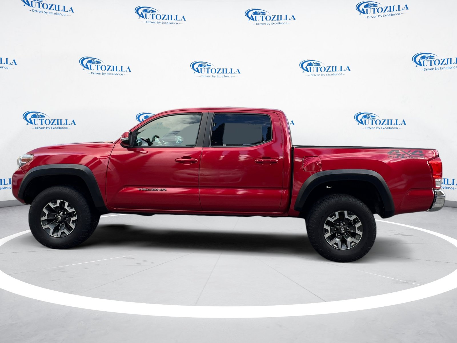 Used 2017 Toyota Tacoma TRD Off-Road w/ Tow Package (A/T) AWD/4WD image 2