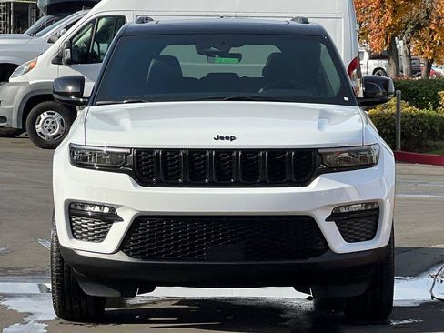 New 2025 Jeep Grand Cherokee Limited image 9