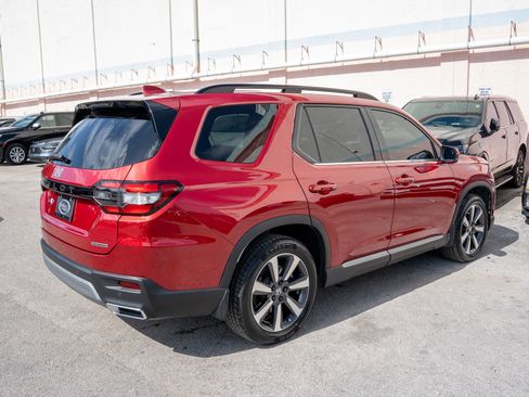 Certified 2025 Honda Pilot Touring image 5