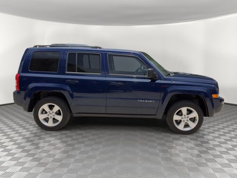 Used 2016 Jeep Patriot Latitude AWD/4WD image 8