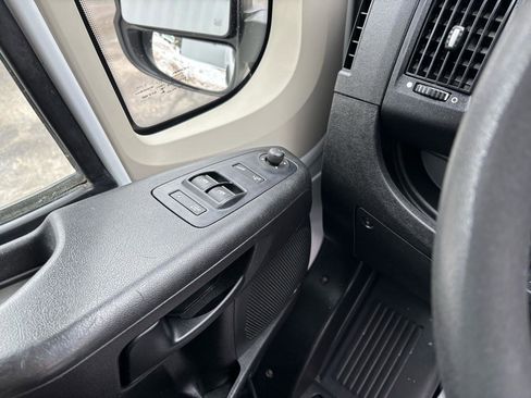 Used 2018 RAM ProMaster 2500 w/ Interior Convenience Group image 17