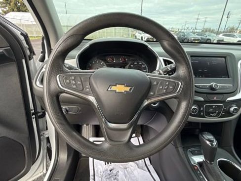 Used 2021 Chevrolet Equinox LS image 23