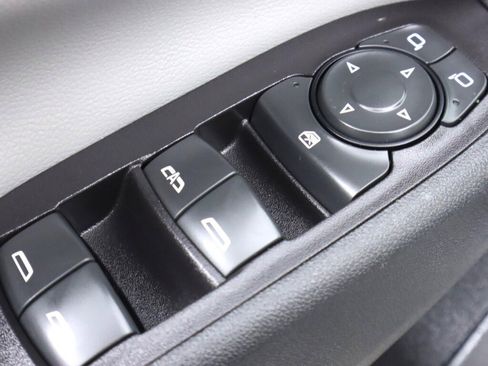 Used 2020 Chevrolet Equinox LS image 24