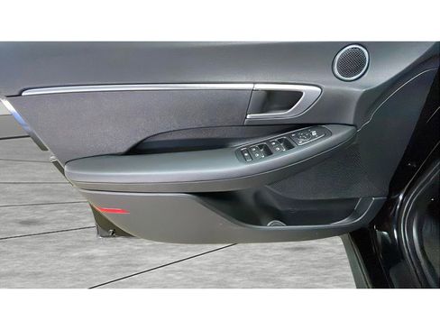 Used 2025 Hyundai Sonata SE image 9