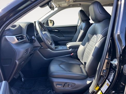 Used 2022 Toyota Highlander XLE image 15
