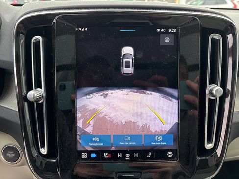 Used 2023 Volvo XC40 B5 Plus w/ Protection Package Premier image 24