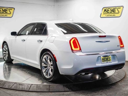 Used 2019 Chrysler 300 Limited image 2