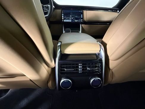 Used 2025 Land Rover Range Rover SE AWD/4WD image 28