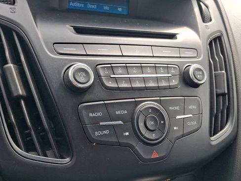 Used 2015 Ford Focus SE FWD image 16