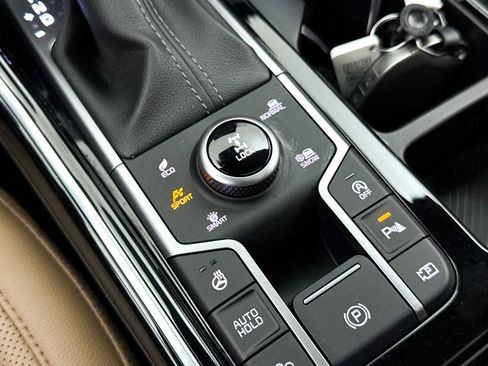 Certified 2024 Kia Sorento SX Prestige w/ Olive Brown Leather Package image 11