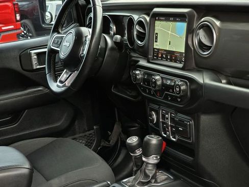 Used 2020 Jeep Wrangler Unlimited Sahara AWD/4WD image 15