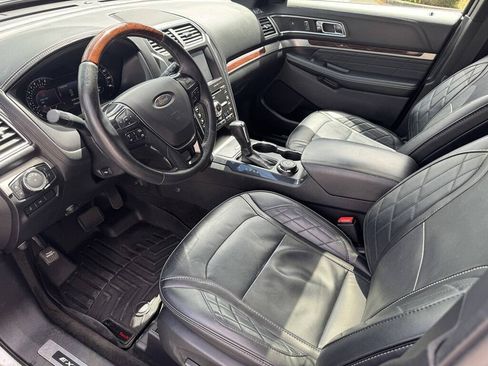 Used 2017 Ford Explorer Platinum AWD/4WD image 14