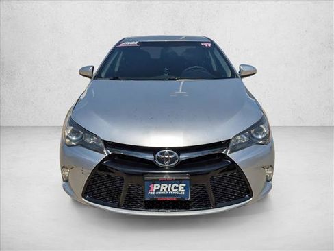 Used 2017 Toyota Camry XSE image 2