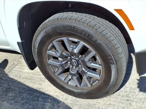 Used 2024 Nissan Frontier SL image 8