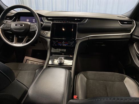 Used 2023 Jeep Grand Cherokee L Laredo image 38