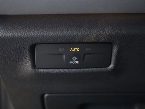 New 2026 Volkswagen Tiguan SE image 12