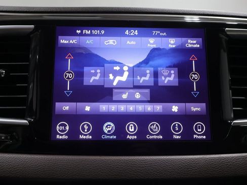 Used 2018 Chrysler Pacifica Touring-L Plus FWD image 33
