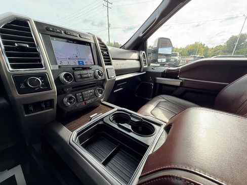 Used 2017 Ford F250 Platinum w/ Platinum Ultimate Package image 33