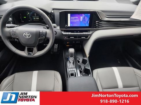 Used 2025 Toyota Camry SE image 28