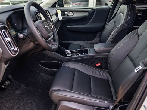 New 2026 Volvo XC40 B5 Ultra w/ Climate Package image 19