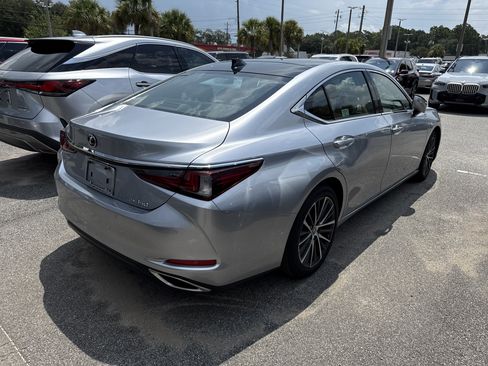 Used 2024 Lexus ES 350 w/ Premium Package FWD image 3