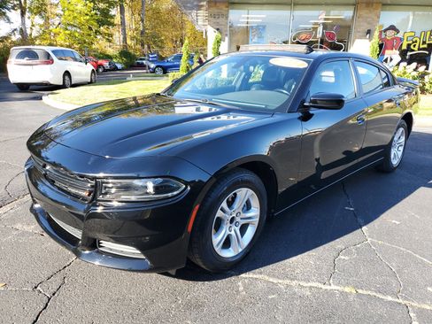 Used 2022 Dodge Charger SXT w/ Leather Interior Group image 2