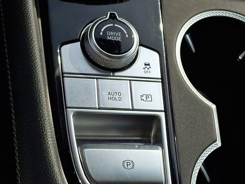 Used 2025 Genesis G70 2.5T image 22